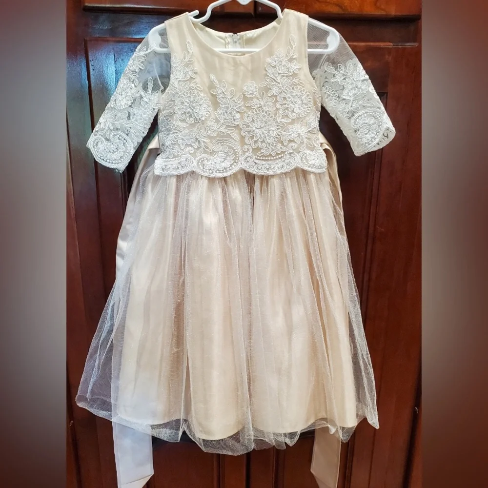 Sweet Kids USA Champagne and ivory lace Flower girl Dress. Sz.3